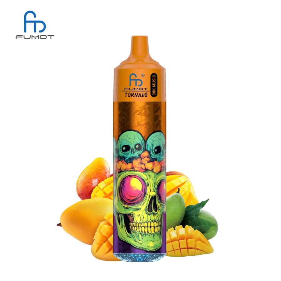 Un dispositivo per svapare arancione con l'etichetta "Fumot Tornado 30K Music" raffigurante un teschio e un cervello, circondato da mango e fette di mango.